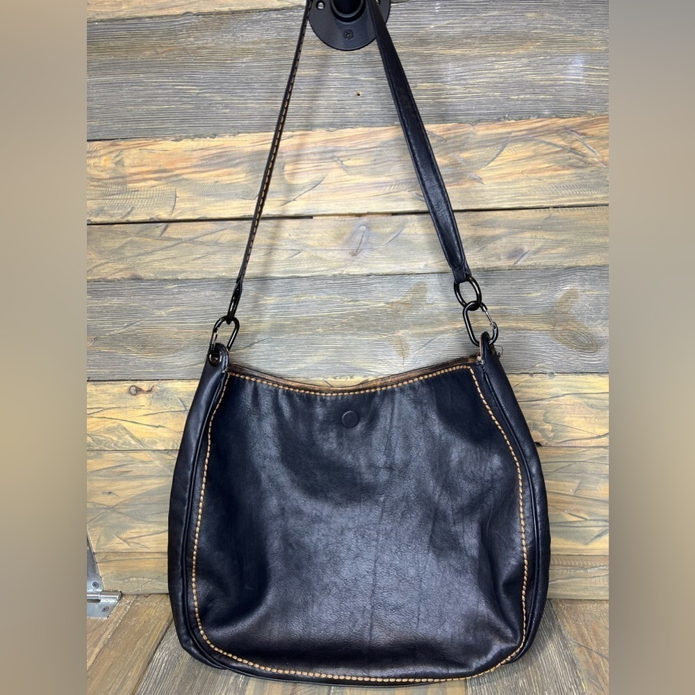 BIN048.6 Black Shoulder Bag